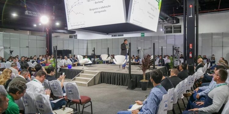 O evento é o maior encontro da indústria de fertilizantes especiais, biofertilizantes, condicionadores de solo e substrato para plantas da América Latina e promoveu uma série de debates sobre o agronegócio
