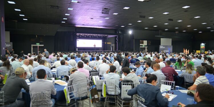 Feedlot Summit Brazil discute pecuária intensiva 