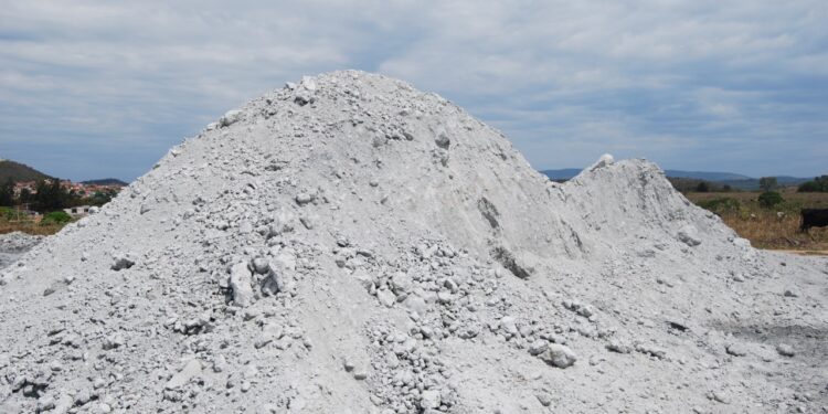 IMPORTÂNCIA DO PÓ DE ROCHA NA CONSTRUÇÃO DA FERTILIDADE DO SOLO