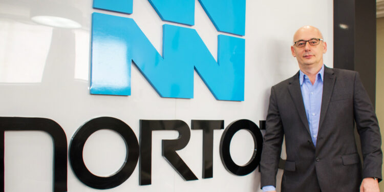 Scudeiro, da Nortox, com formulação poderosa contra ferrugem e mancha-alvo